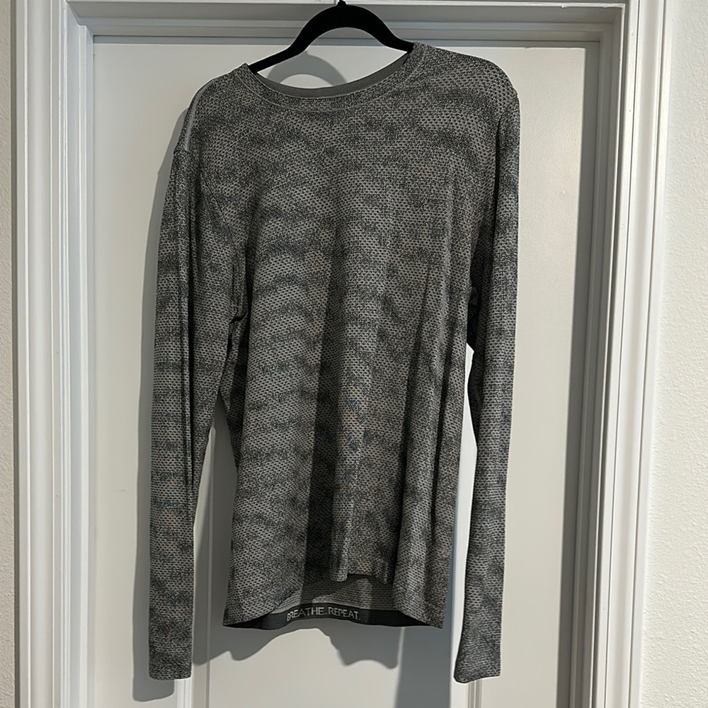 lululemon Men’s Gray Long Sleeve Top